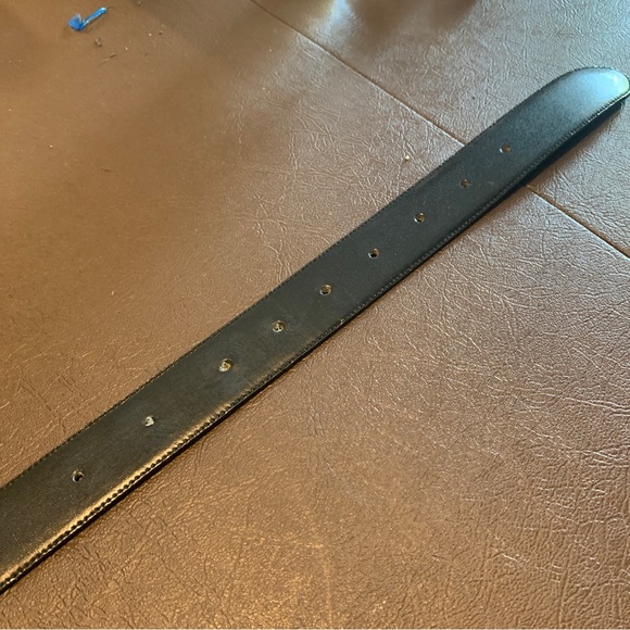 Vintage Dior Reversible Black And Brown Leather Belt. - Picture 9 of 10